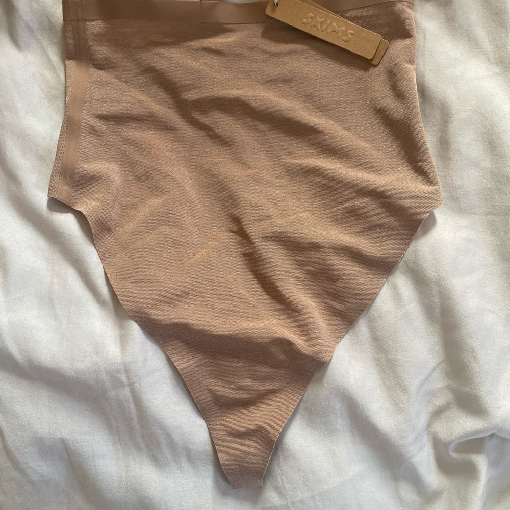 NWT SKIMS Sheer Sculpt Highwaisted Thong
